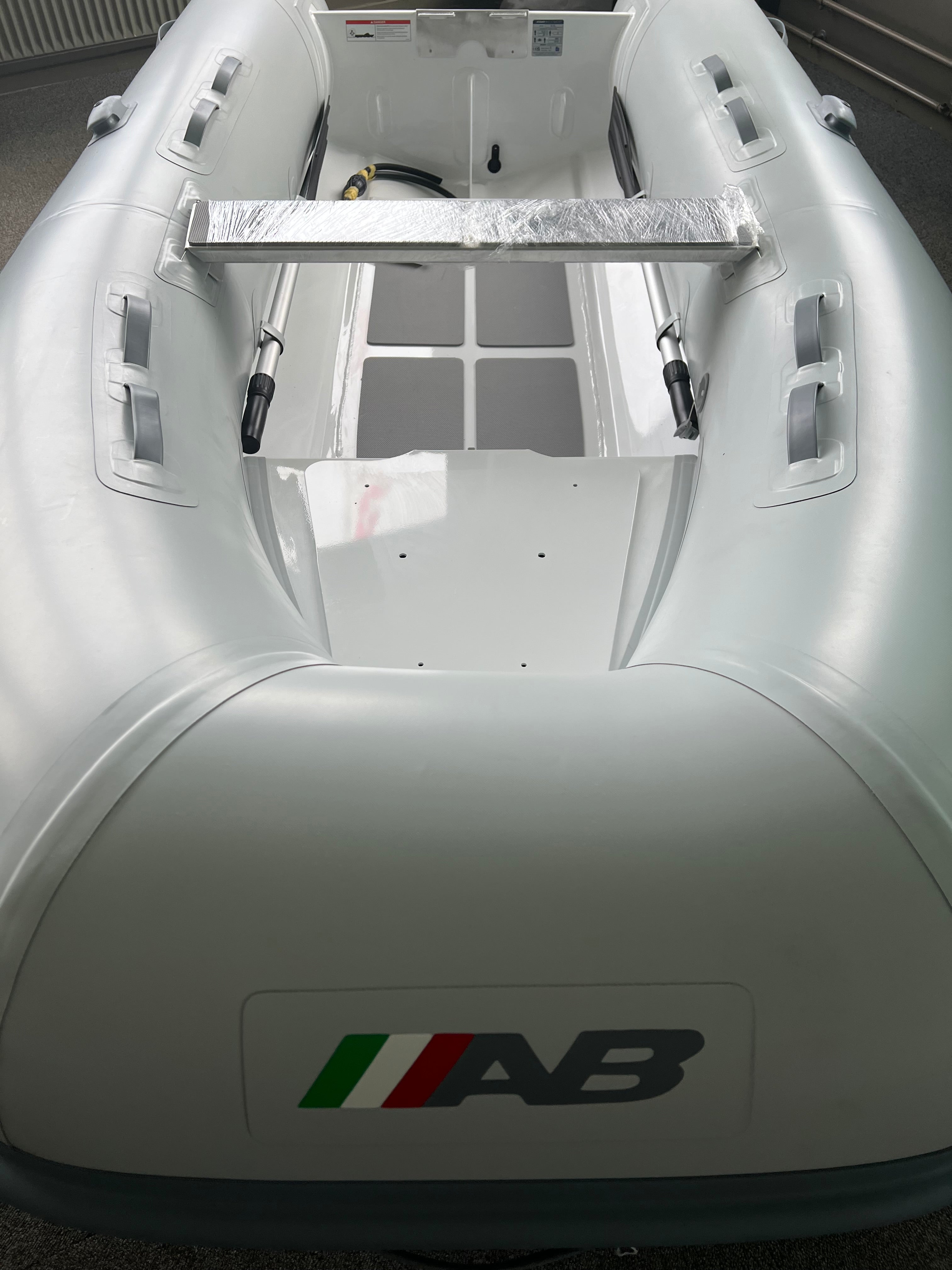 AB 10AL LIGHT GREY WITH PORTABLE FUEL TANK INSTALLED